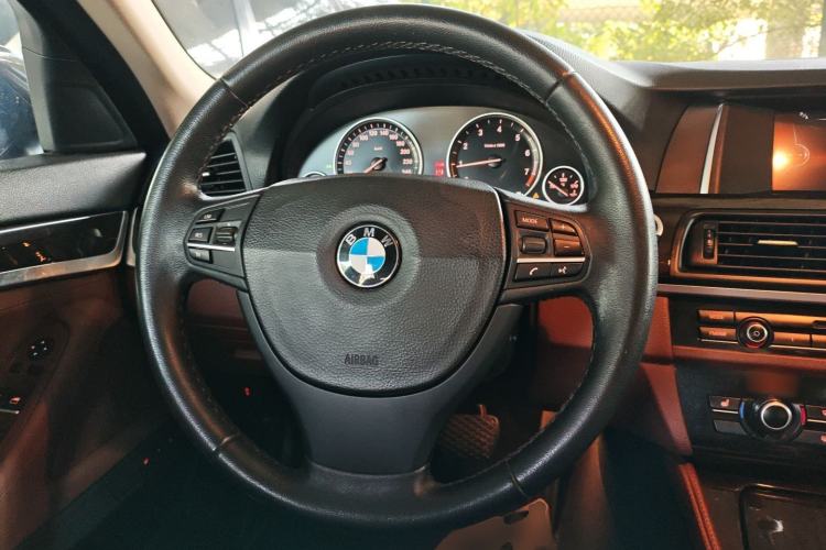 Used BMW 5 Series 2014 525Li Leading Model Steering Wheel