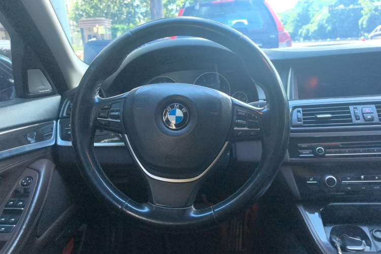 Used BMW 5 Series 2014 525Li Luxury Design Package Steering Wheel