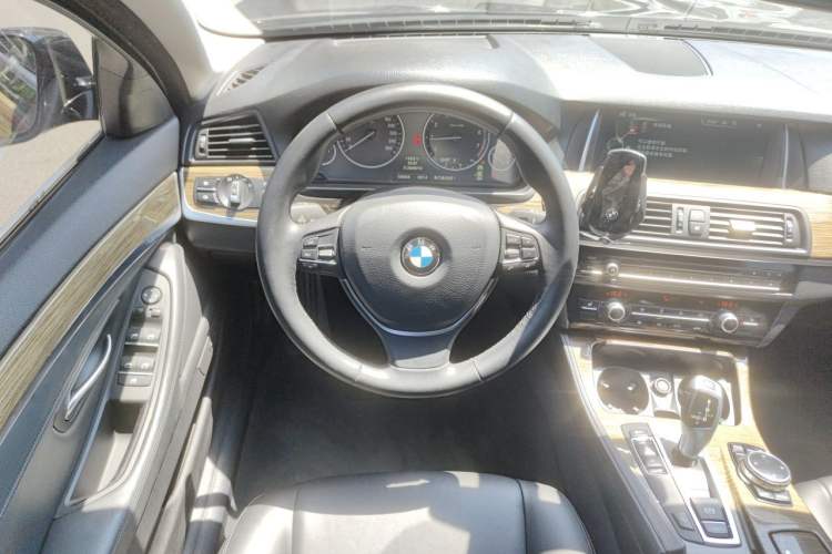 Used BMW 5 Series 2014 525Li Fashion Design Package Steering Wheel