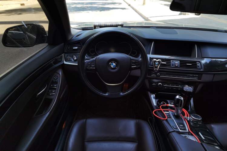 Used BMW 5 Series 2014 525Li Luxury Design Package Steering Wheel