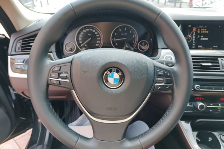 Used BMW 5 Series 2014 525Li Luxury Design Package Steering Wheel