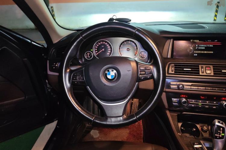 Used BMW 5 Series 2014 525Li Luxury Design Package Steering Wheel