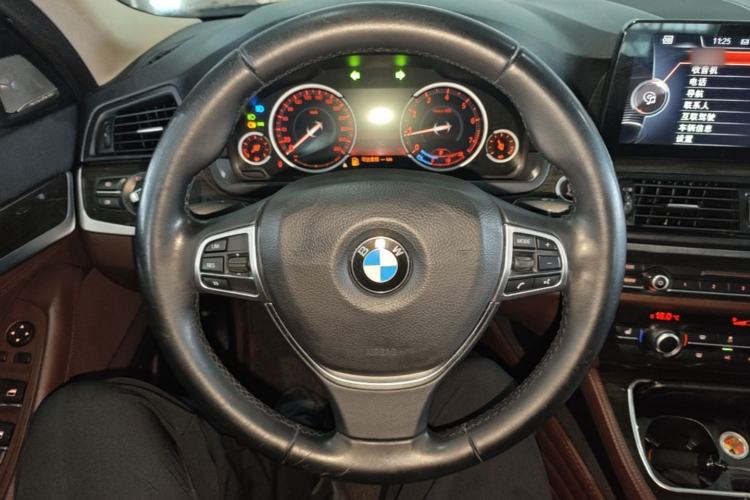 Used BMW 5 Series 2014 525Li Luxury Design Package Steering Wheel