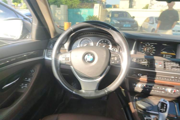 Used BMW 5 Series 2014 525Li Luxury Design Package Steering Wheel