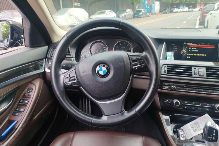 Used BMW 5 Series 2014 525Li Luxury Design Package Steering Wheel