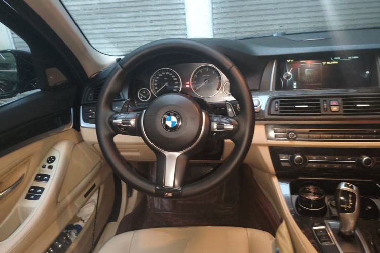 Used BMW 5 Series 2014 525Li Luxury Design Package Steering Wheel