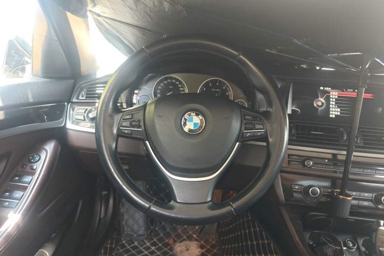 Used BMW 5 Series 2014 525Li Luxury Design Package Steering Wheel