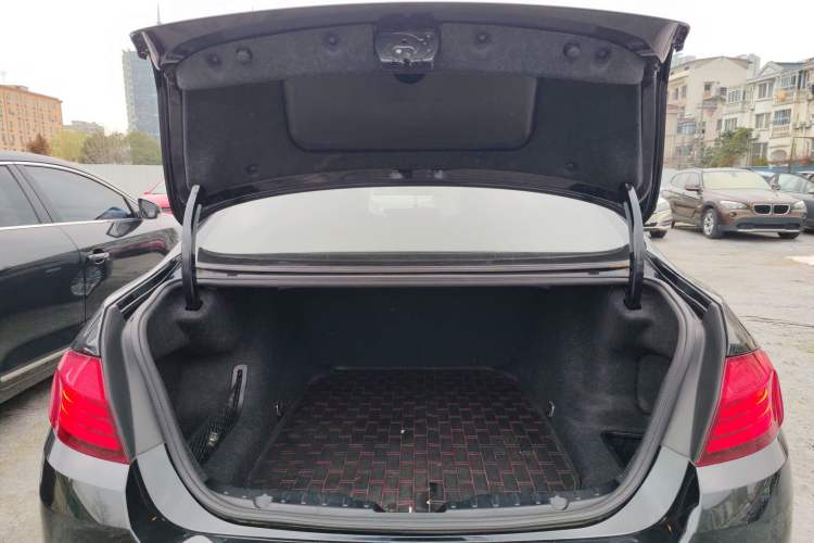 Used BMW 5 Series 2014 525Li Leading Model Trunk
