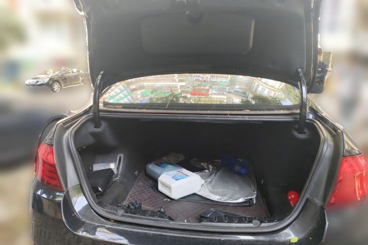 Used BMW 5 Series 2014 525Li Leading Model Trunk