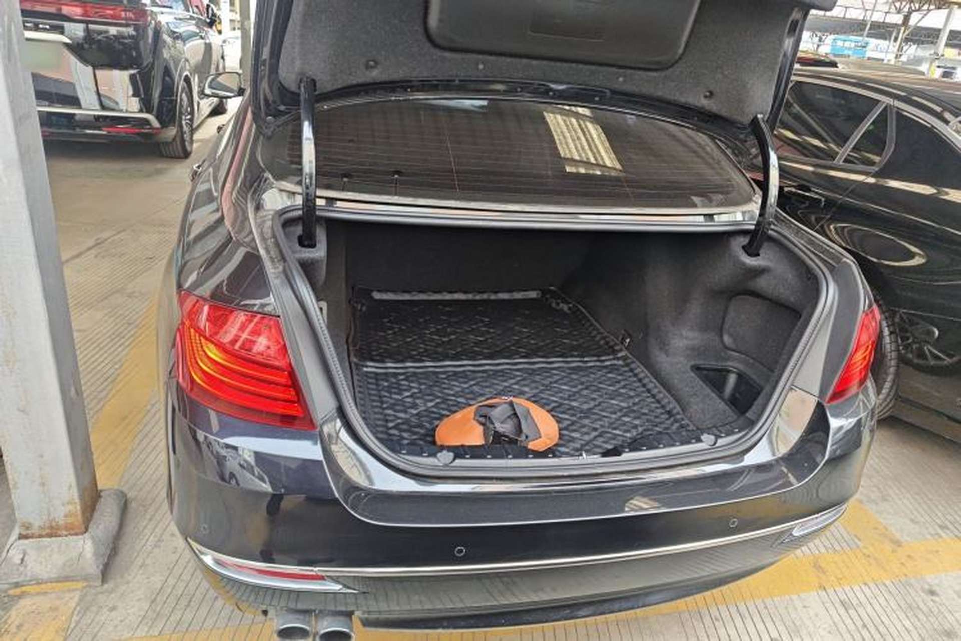 Used BMW 5 Series 2014 525Li Luxury Design Package Trunk