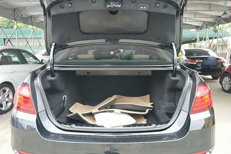Used BMW 5 Series 2014 535Li Leading Model Trunk