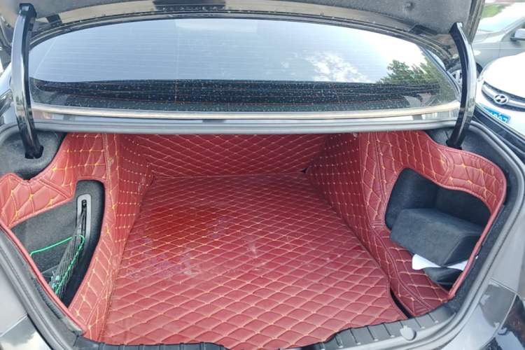 Used BMW 5 Series 2014 525Li Leading Model Trunk