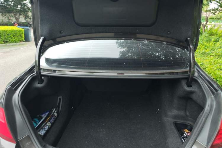 Used BMW 5 Series 2014 525Li Leading Model Trunk