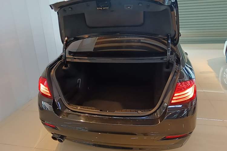 Used BMW 5 Series 2014 528Li xDrive Premium Edition Trunk