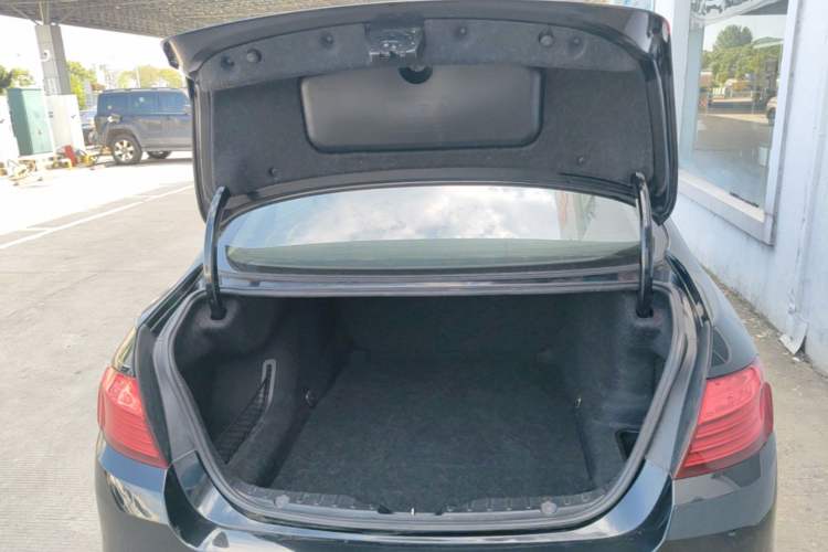 Used BMW 5 Series 2014 525Li Leading Model Trunk
