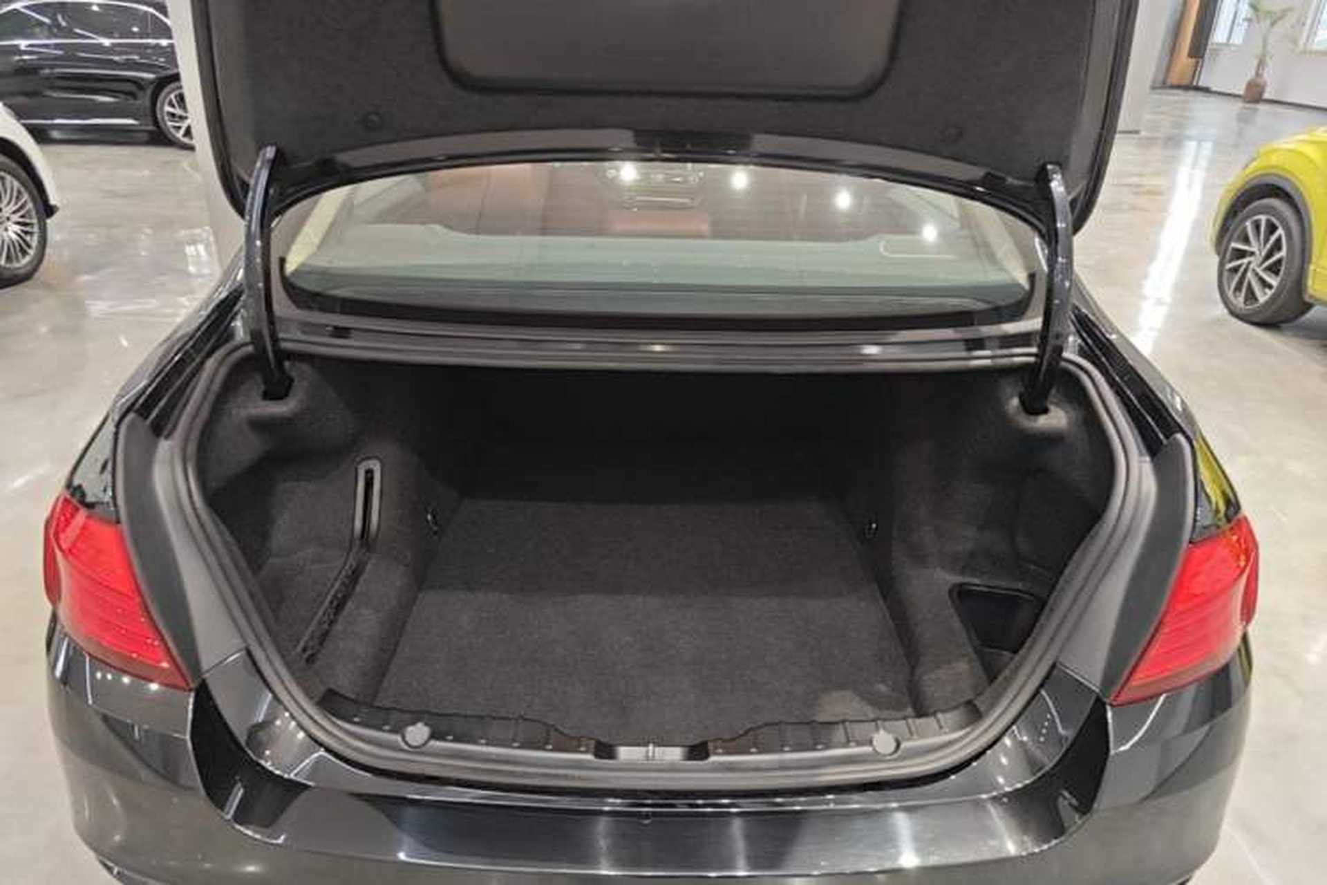 Used BMW 5 Series 2014 525Li Leading Model Trunk