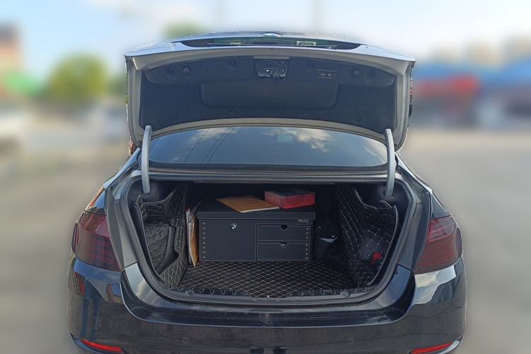 Used BMW 5 Series 2014 520Li Elegant Model Trunk