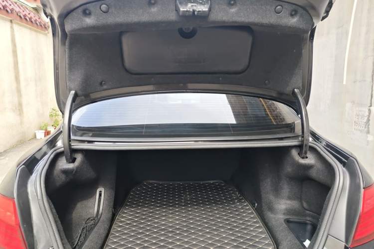 Used BMW 5 Series 2014 525Li Leading Model Trunk