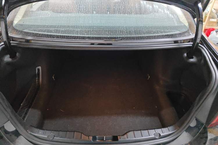 Used BMW 5 Series 2014 528Li Leading Model Trunk