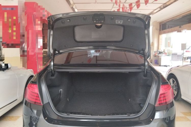 Used BMW 5 Series 2014 525Li Leading Model Trunk