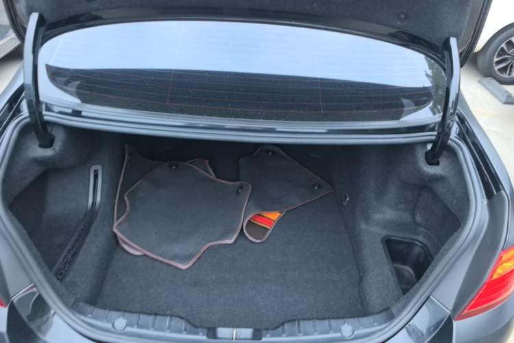 Used BMW 5 Series 2014 525Li Leading Model Trunk