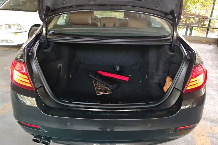 Used BMW 5 Series 2014 525Li Leading Model Trunk