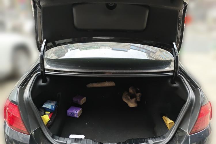 Used BMW 5 Series 2014 525Li Leading Model Trunk