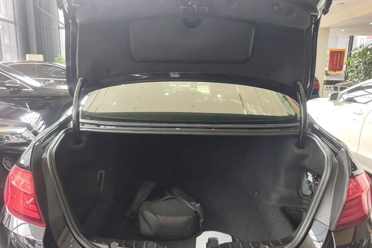Used BMW 5 Series 2014 525Li Leading Model Trunk