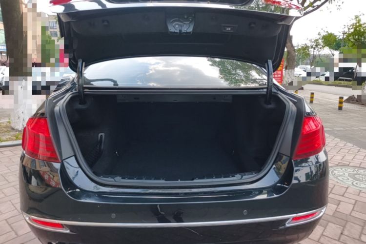 Used BMW 5 Series 2014 525Li Luxury Design Package Trunk