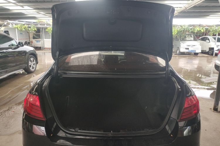Used BMW 5 Series 2014 525Li Leading Model Trunk
