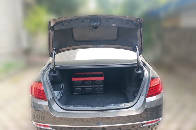 Used BMW 5 Series 2014 525Li Luxury Design Package Trunk
