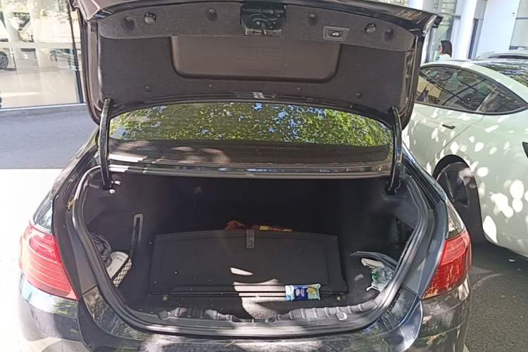 Used BMW 5 Series 2014 528Li Leading Model Trunk