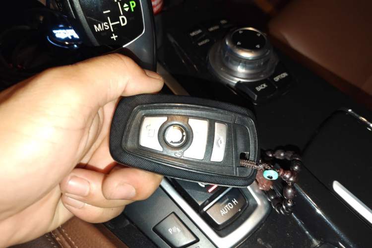 Used BMW 5 Series 2014 520i Elegant Edition Vehicle Key