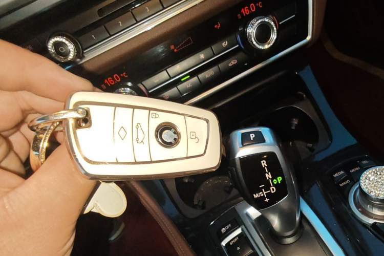 Used BMW 5 Series 2014 520i Elegant Edition Vehicle Key