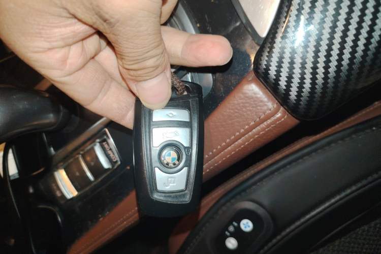 Used BMW 5 Series 2014 520i Elegant Edition Vehicle Key