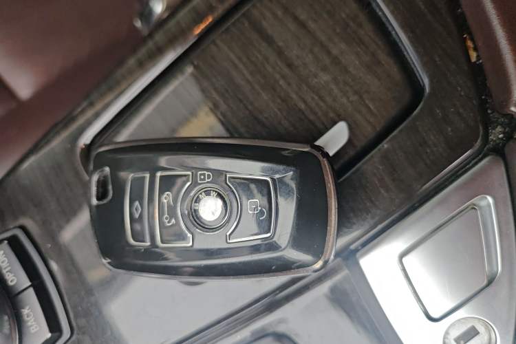 Used BMW 5 Series 2014 525Li Luxury Design Package Vehicle Key
