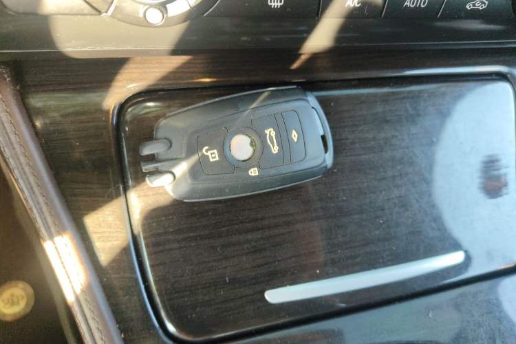 Used BMW 5 Series 2014 525Li Luxury Design Package Vehicle Key