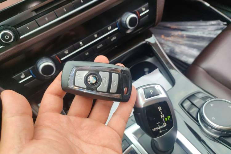 Used BMW 5 Series 2014 525Li Luxury Design Package Vehicle Key