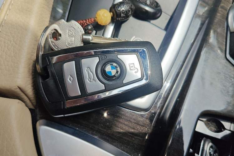 Used BMW 5 Series 2014 525Li Luxury Design Package Vehicle Key