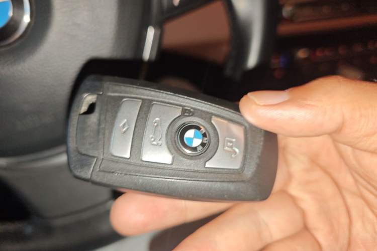 Used BMW 5 Series 2014 535Li Leading Model Vehicle Key