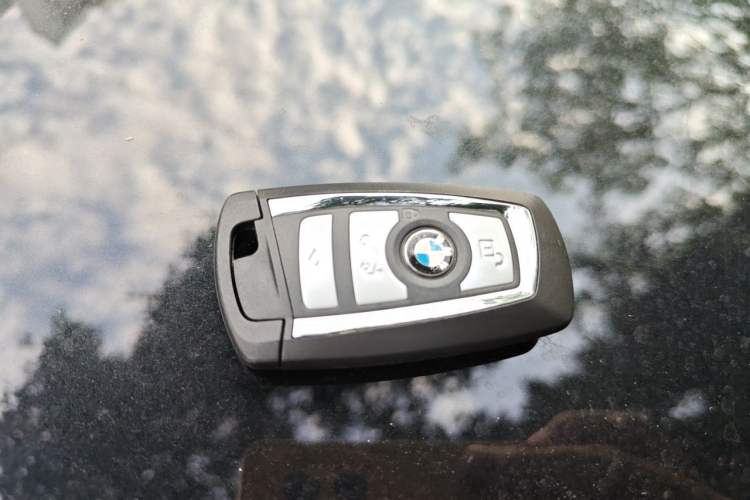Used BMW 5 Series 2014 525Li Luxury Design Package Vehicle Key