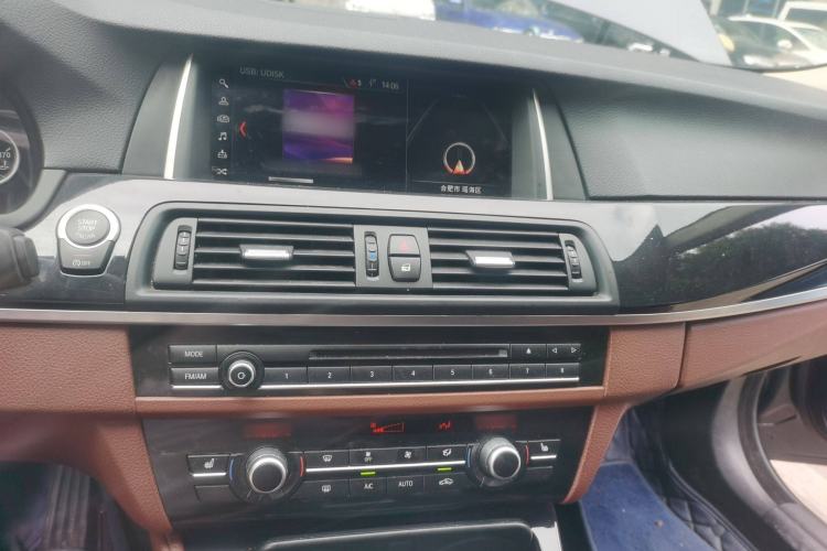 Used BMW 5 Series 2014 520i Touring Edition Audio And AC Panel