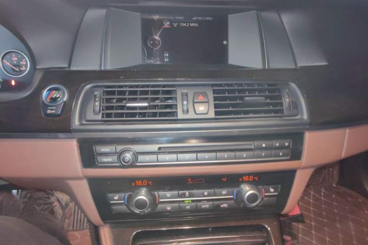 Used BMW 5 Series 2014 525Li Leading Model Audio And AC Panel