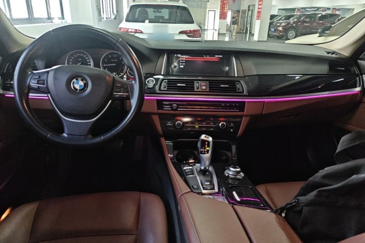 Used BMW 5 Series 2014 520i Touring Edition Center Console