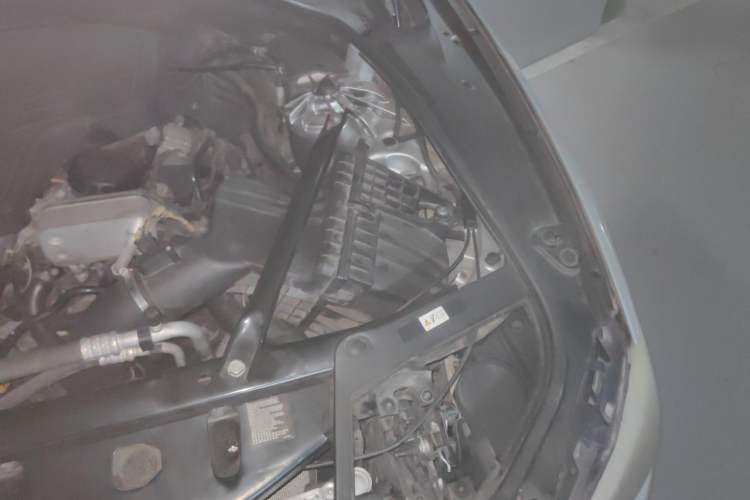 Used BMW 5 Series 2014 525Li Leading Model Engine Bay Left