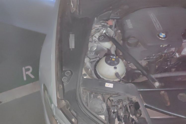 Used BMW 5 Series 2014 525Li Leading Model Engine Bay Right