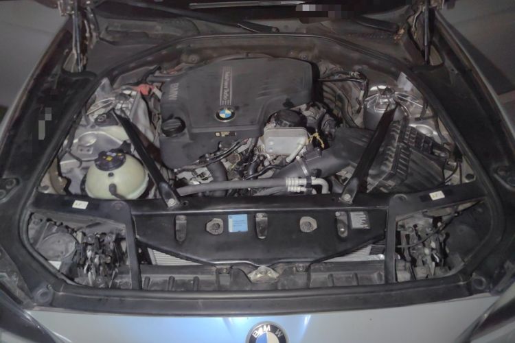 Used BMW 5 Series 2014 525Li Leading Model Engine Bay