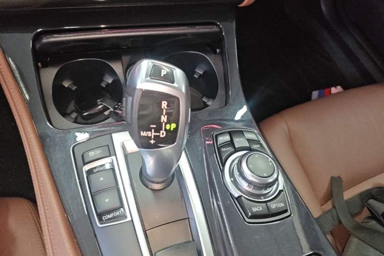 Used BMW 5 Series 2014 520i Touring Edition Gear Lever