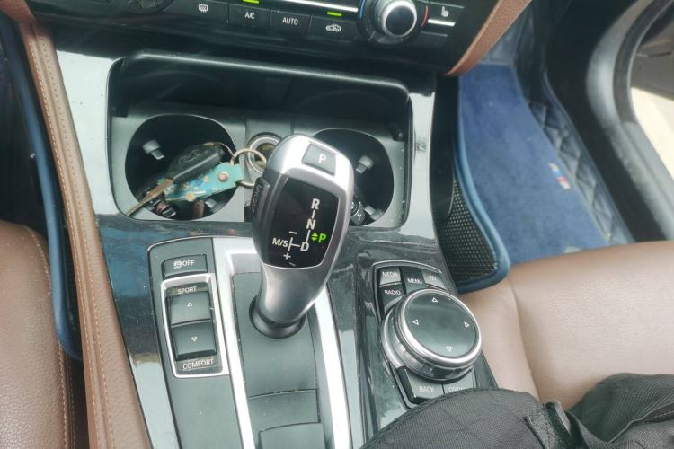 Used BMW 5 Series 2014 520i Touring Edition Gear Lever