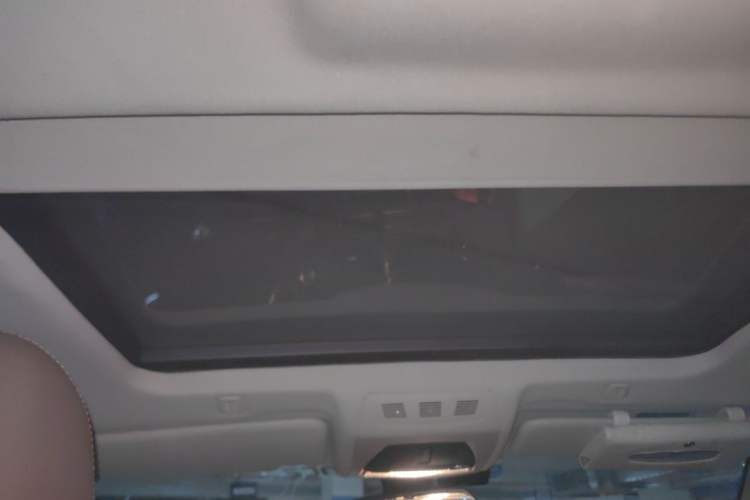 Used BMW 5 Series 2014 525Li Leading Model Headliner